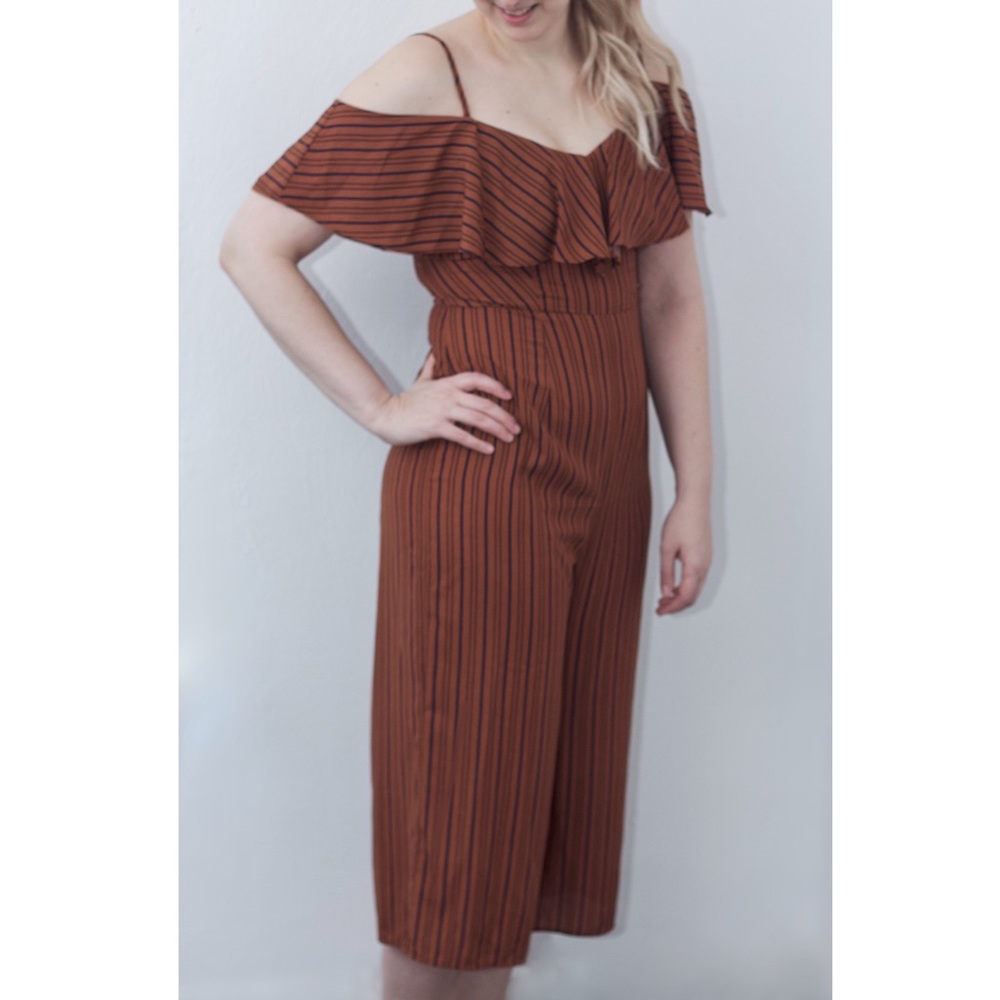 ☀️Xhilaration Cold ShoulderJumpsuit